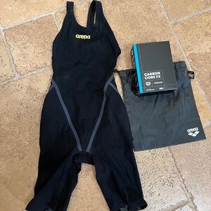Arena Powerskin Carbon Core FX Open Back Black/Gold 24
